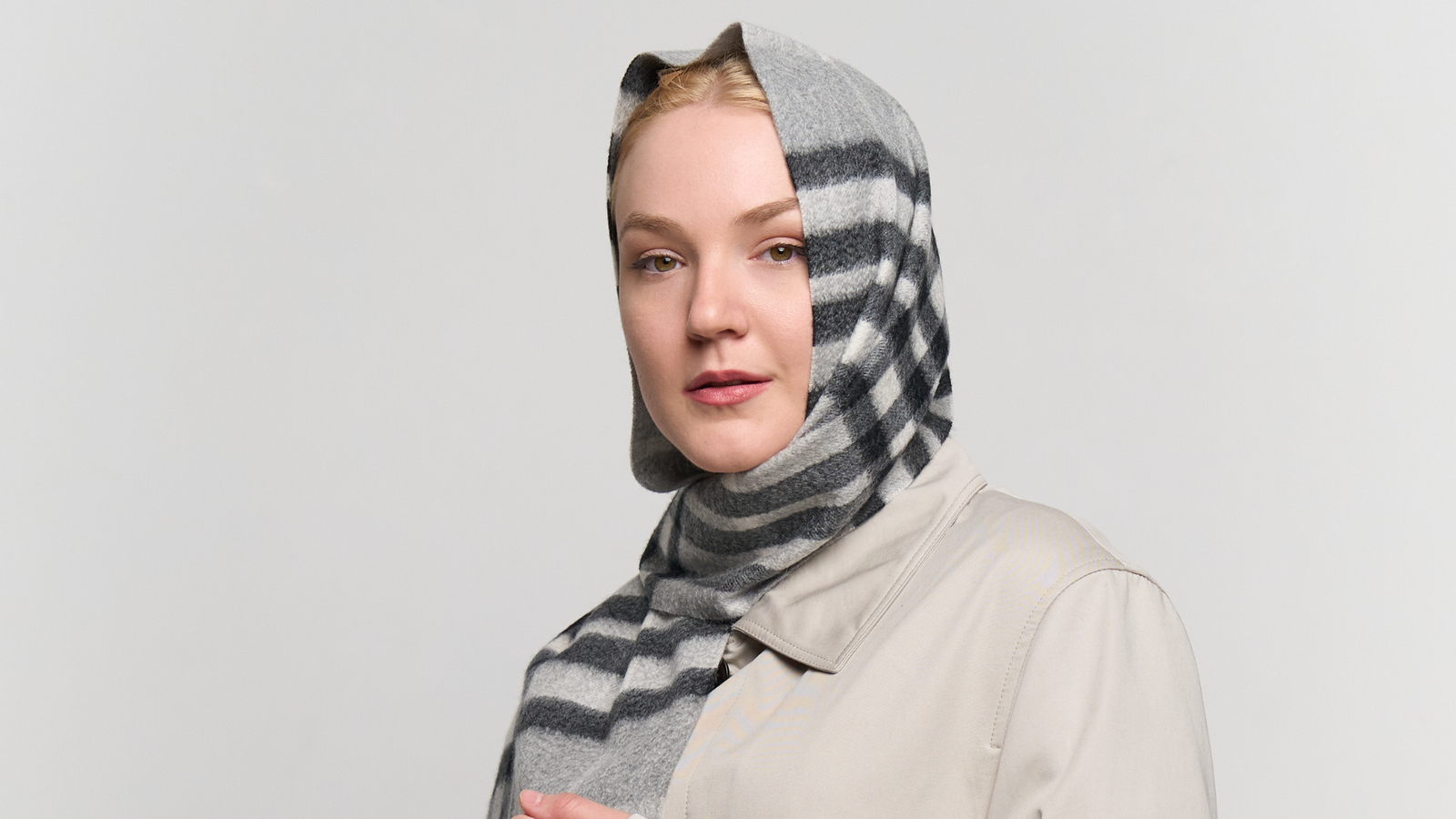 Artisan hands weaving Scottish cashmere on a traditional loom, showcasing premium material.